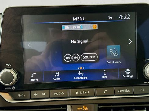 Used 2025 Nissan Altima 2.5 SV image 14