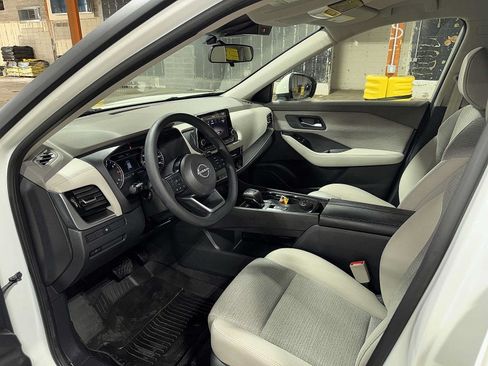 Used 2022 Nissan Rogue SV AWD/4WD image 28