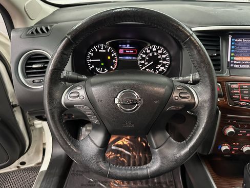 Used 2019 Nissan Pathfinder Platinum AWD/4WD image 14