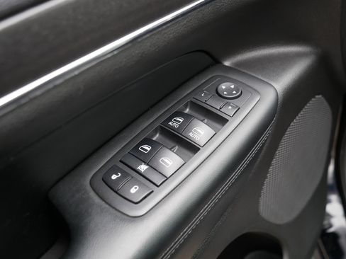 Used 2018 Jeep Grand Cherokee Limited image 19