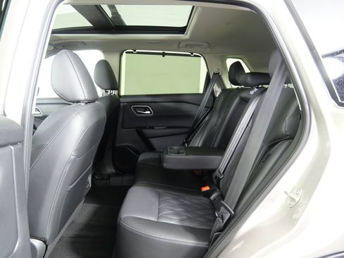 Used 2026 Nissan Rogue Platinum w/ Platinum Premium Package AWD/4WD image 16