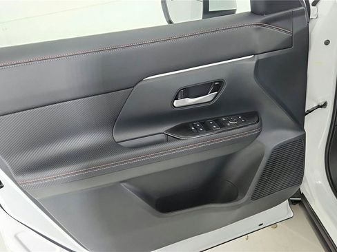 Used 2025 Nissan Kicks SR AWD/4WD image 18
