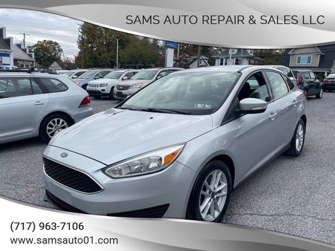 Used 2017 Ford Focus SE image 1