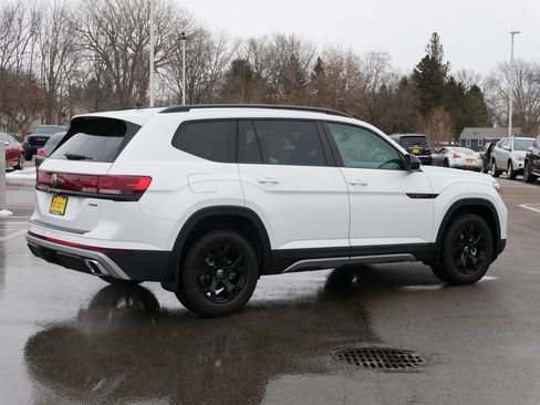 New 2026 Volkswagen Atlas Peak Edition AWD/4WD image 2
