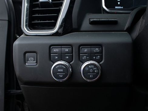 Used 2024 GMC Sierra 3500 Denali Ultimate image 9