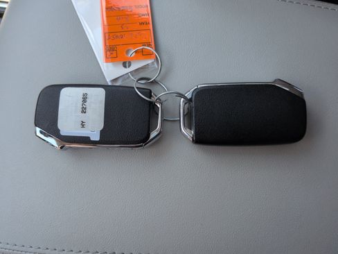 Used 2023 Kia Sorento SX AWD/4WD image 28