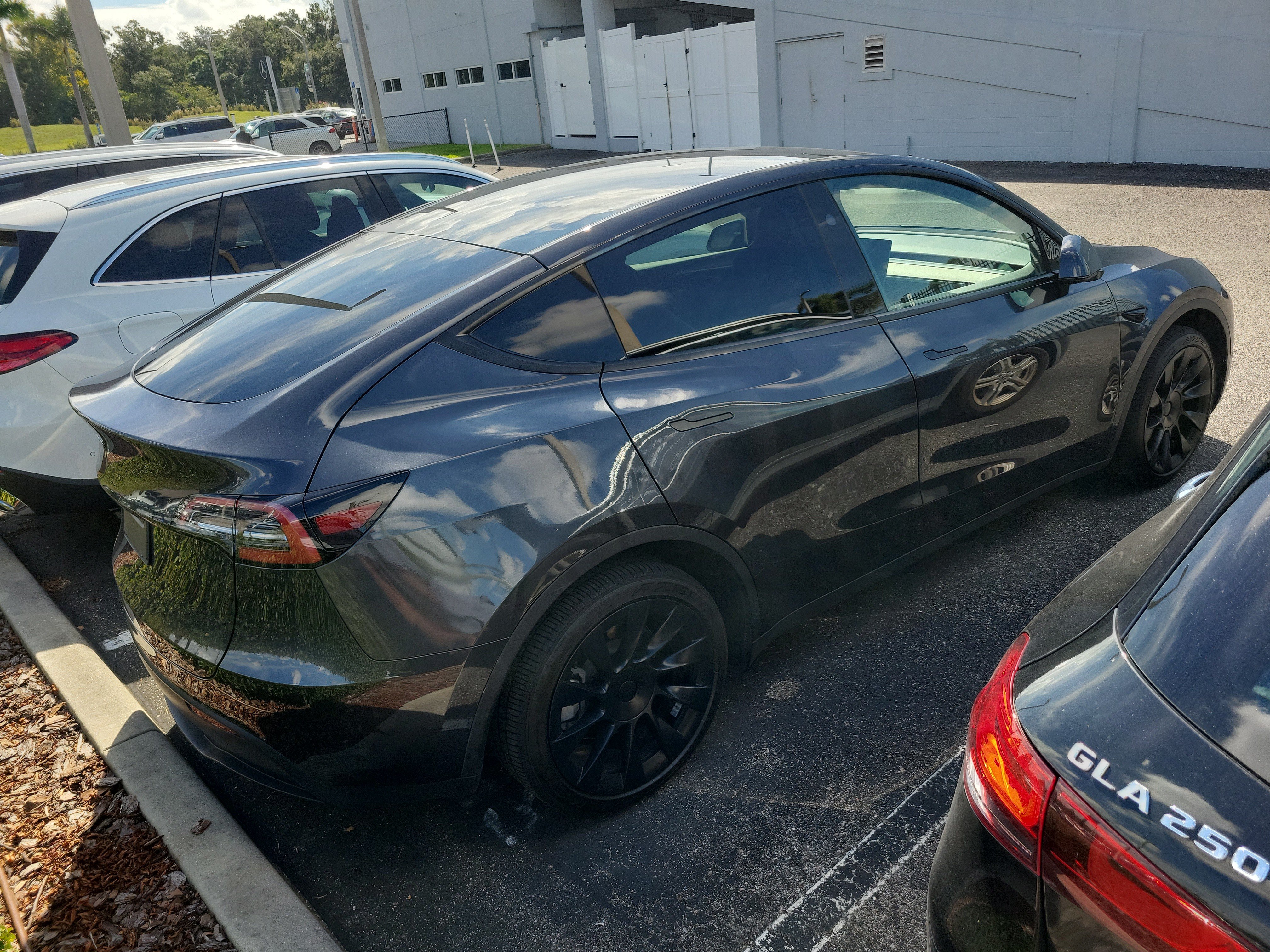 Used 2024 Tesla Model Y Long Range RWD image 3