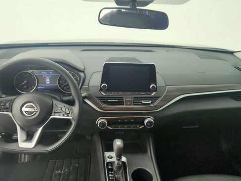 Used 2025 Nissan Altima 2.5 SV FWD image 20