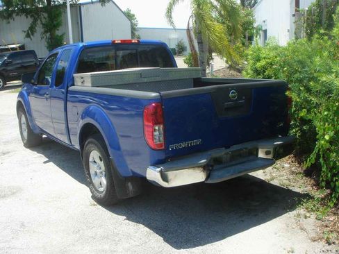 Used 2013 Nissan Frontier SV image 7