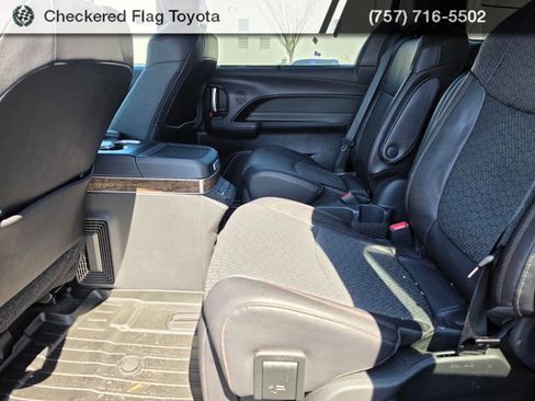 Used 2025 Toyota Sienna Platinum image 21