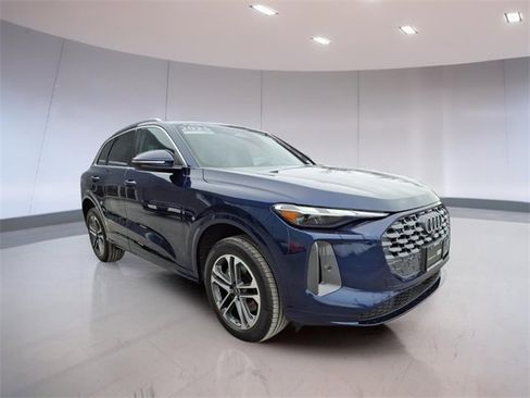 Used 2025 Audi Q5 Premium w/ Convenience Package image 1