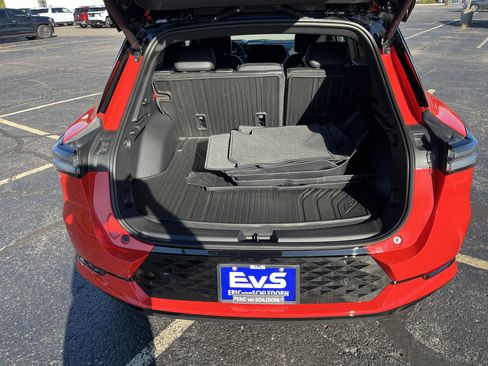 Used 2025 Chevrolet Equinox EV RS image 17