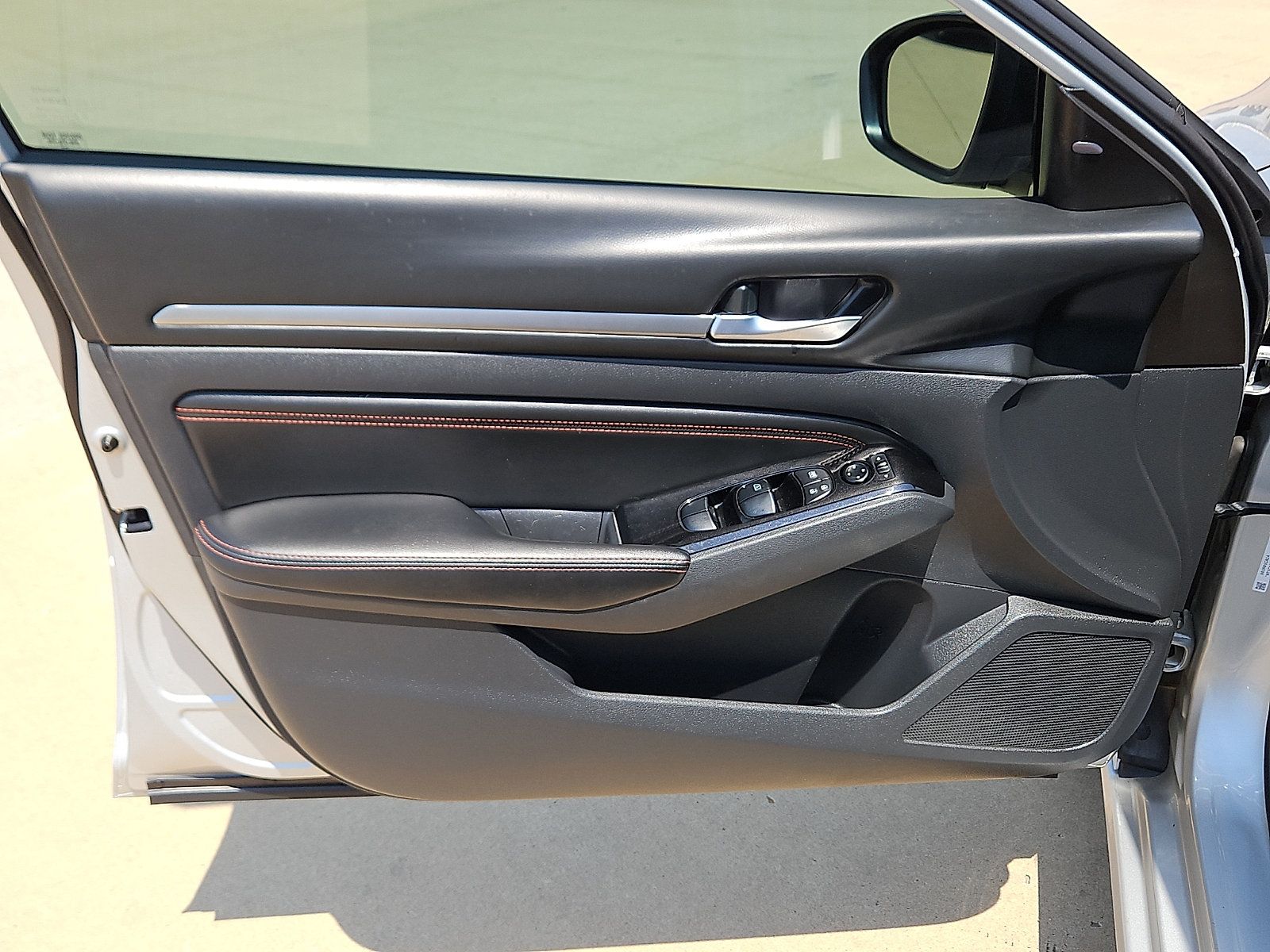 Used 2023 Nissan Altima 2.5 SR FWD image 13