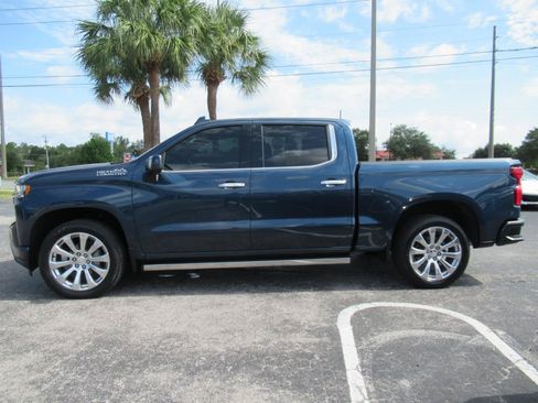 Used 2022 Chevrolet Silverado 1500 High Country w/ Technology Package AWD/4WD image 2