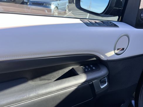 Certified 2024 Land Rover Discovery Metropolitan Edition image 15