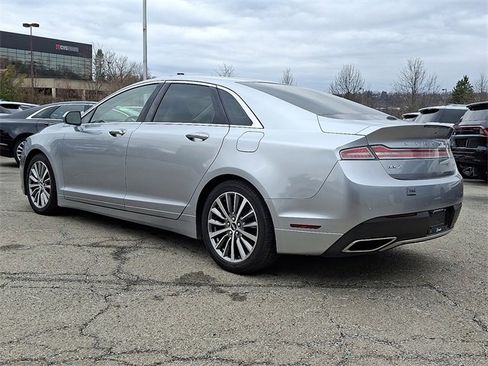 Used 2020 Lincoln MKZ image 4