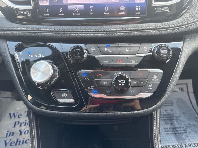Used 2026 Chrysler Pacifica Limited w/ S Appearance Package FWD image 18