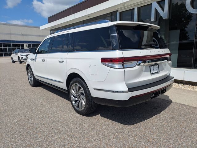 Certified 2023 Lincoln Navigator L Reserve AWD/4WD image 4