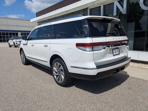 Certified 2023 Lincoln Navigator L Reserve AWD/4WD image 4
