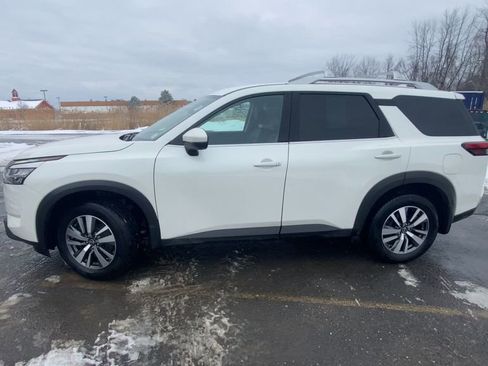 Used 2024 Nissan Pathfinder SL image 5