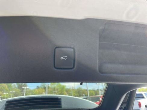 New 2025 Ford Escape SE w/ PHEV Premium Package FWD image 33