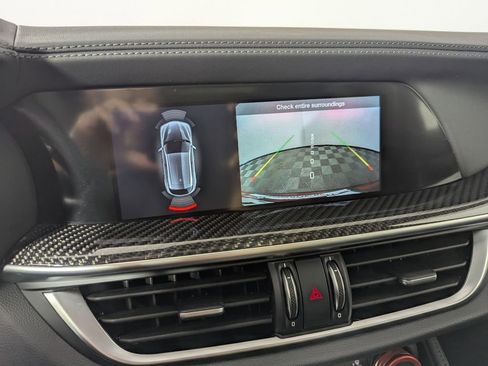 Used 2023 Alfa Romeo Stelvio Quadrifoglio image 16