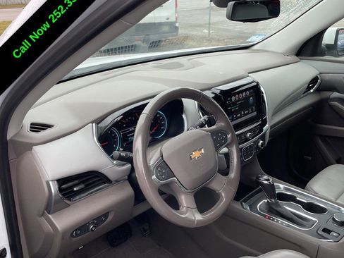 Used 2019 Chevrolet Traverse LT w/ LT Premium Package image 7