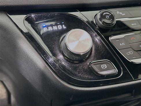 Used 2020 Chrysler Pacifica Touring-L w/ S Appearance Package image 17