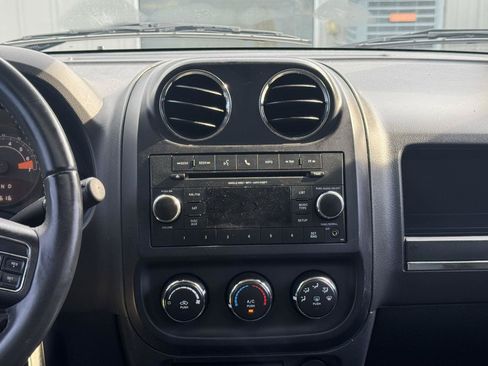Used 2015 Jeep Patriot High Altitude FWD image 17