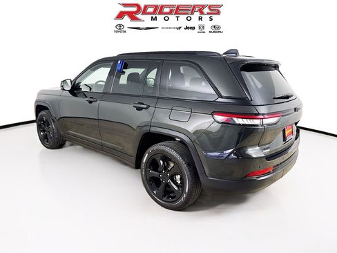 Certified 2023 Jeep Grand Cherokee Limited w/ Black Appearance Package AWD/4WD image 6