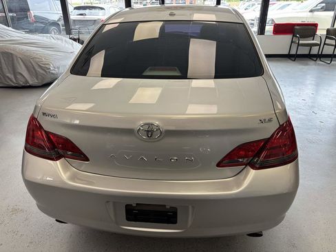 Used 2009 Toyota Avalon XLS FWD image 10