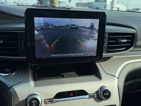 Used 2022 Ford Explorer XLT w/ Equipment Group 202A image 19