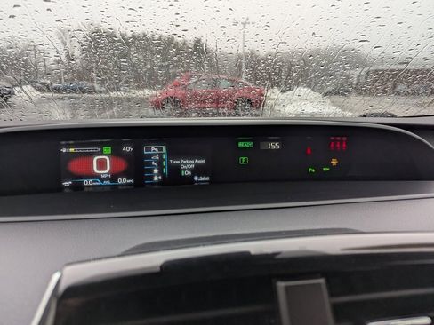 Used 2022 Toyota Prius XLE image 22