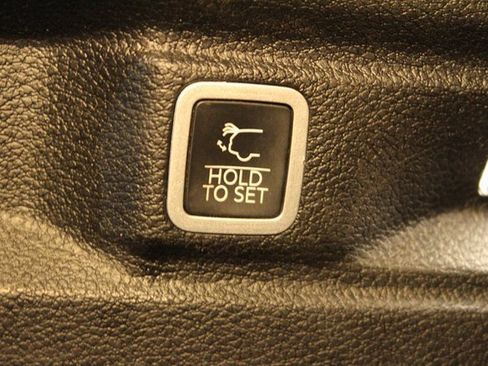 Used 2021 Jeep Grand Cherokee L Summit w/ Luxury Tech Group V image 21