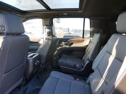 New 2026 GMC Yukon XL Denali w/ Sun & Power Step Package AWD/4WD image 7