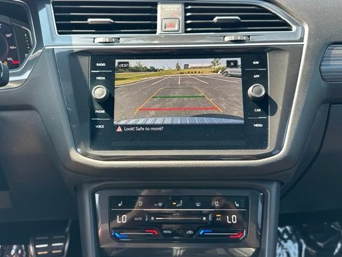 Certified 2022 Volkswagen Tiguan SEL R-Line AWD/4WD image 35