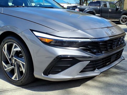 New 2025 Hyundai Elantra SEL image 9