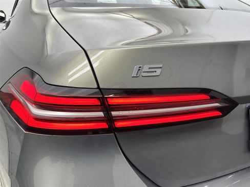 Used 2024 BMW i5 eDrive40i w/ Premium Package image 19