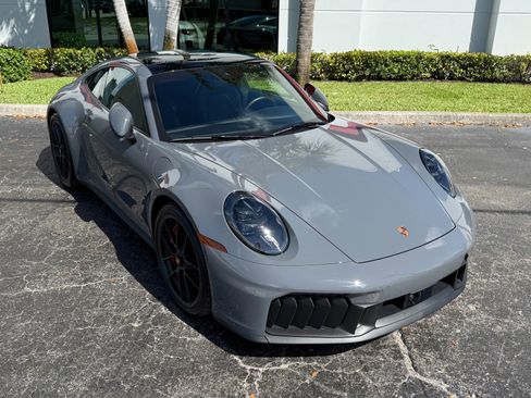 Used 2025 Porsche 911 Carrera GTS image 7