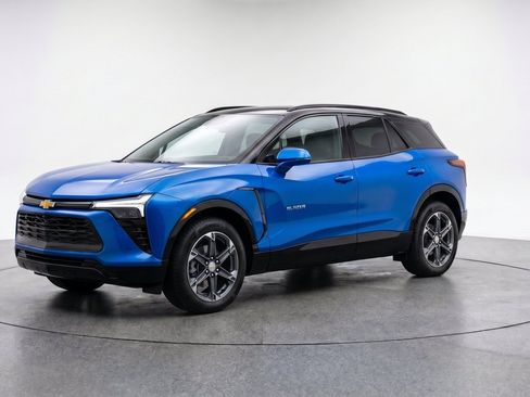 Used 2025 Chevrolet Blazer LT FWD image 3