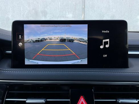 Used 2025 Genesis G70 2.5T image 34