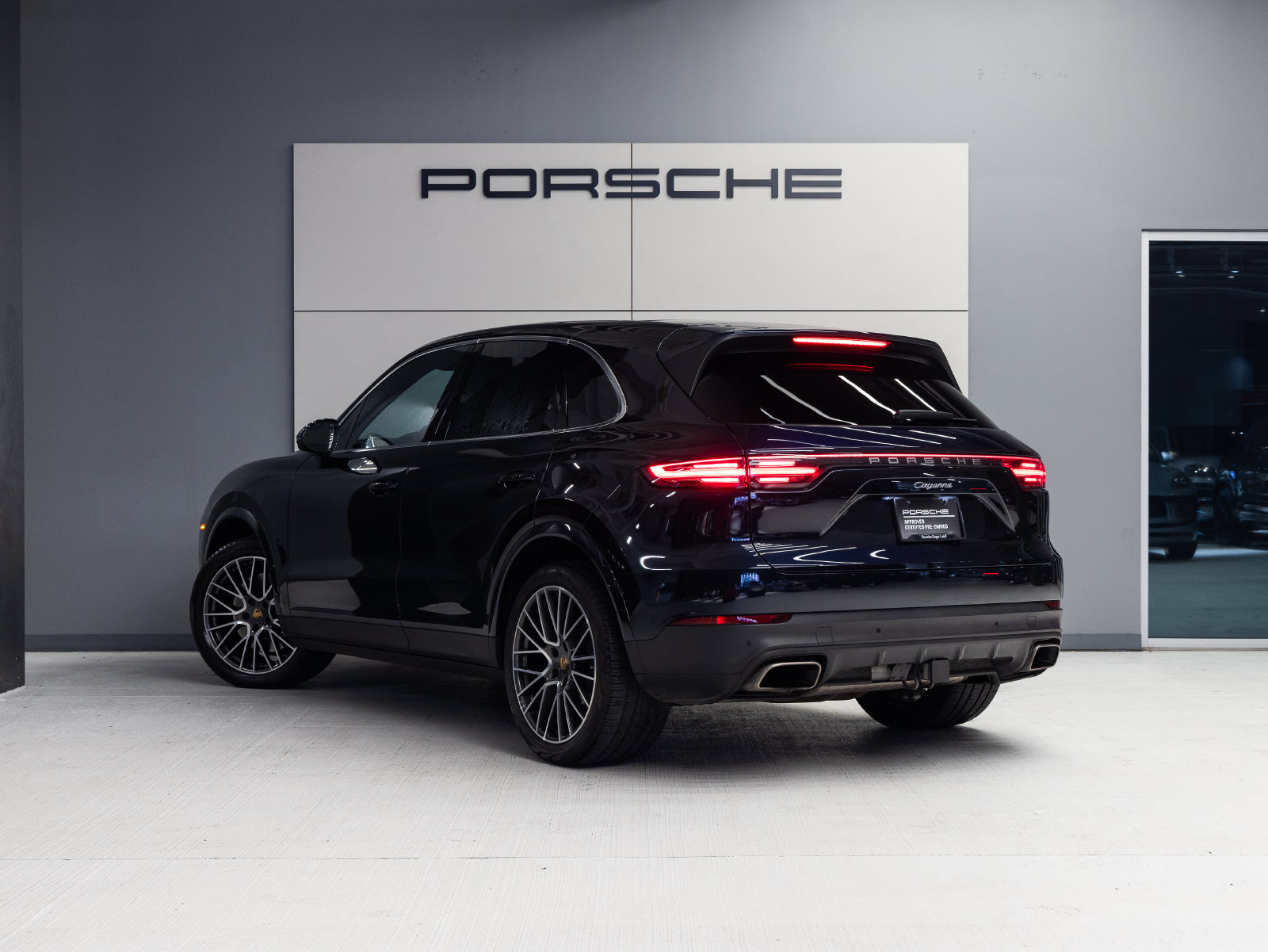 Certified 2023 Porsche Cayenne AWD/4WD image 3