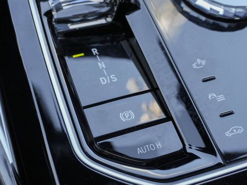 Certified 2023 BMW 760i xDrive 760i xDrive w/ Executive Package image 30