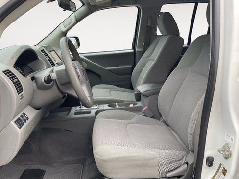 Used 2019 Nissan Frontier SV image 9