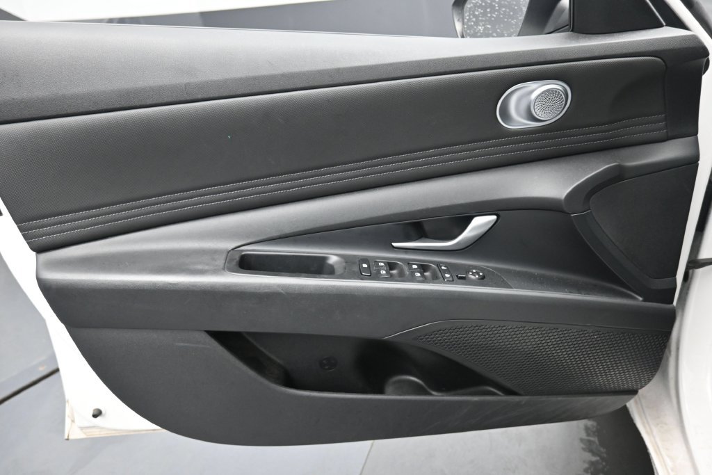 Used 2023 Hyundai Elantra SEL w/ Convenience Package FWD image 25