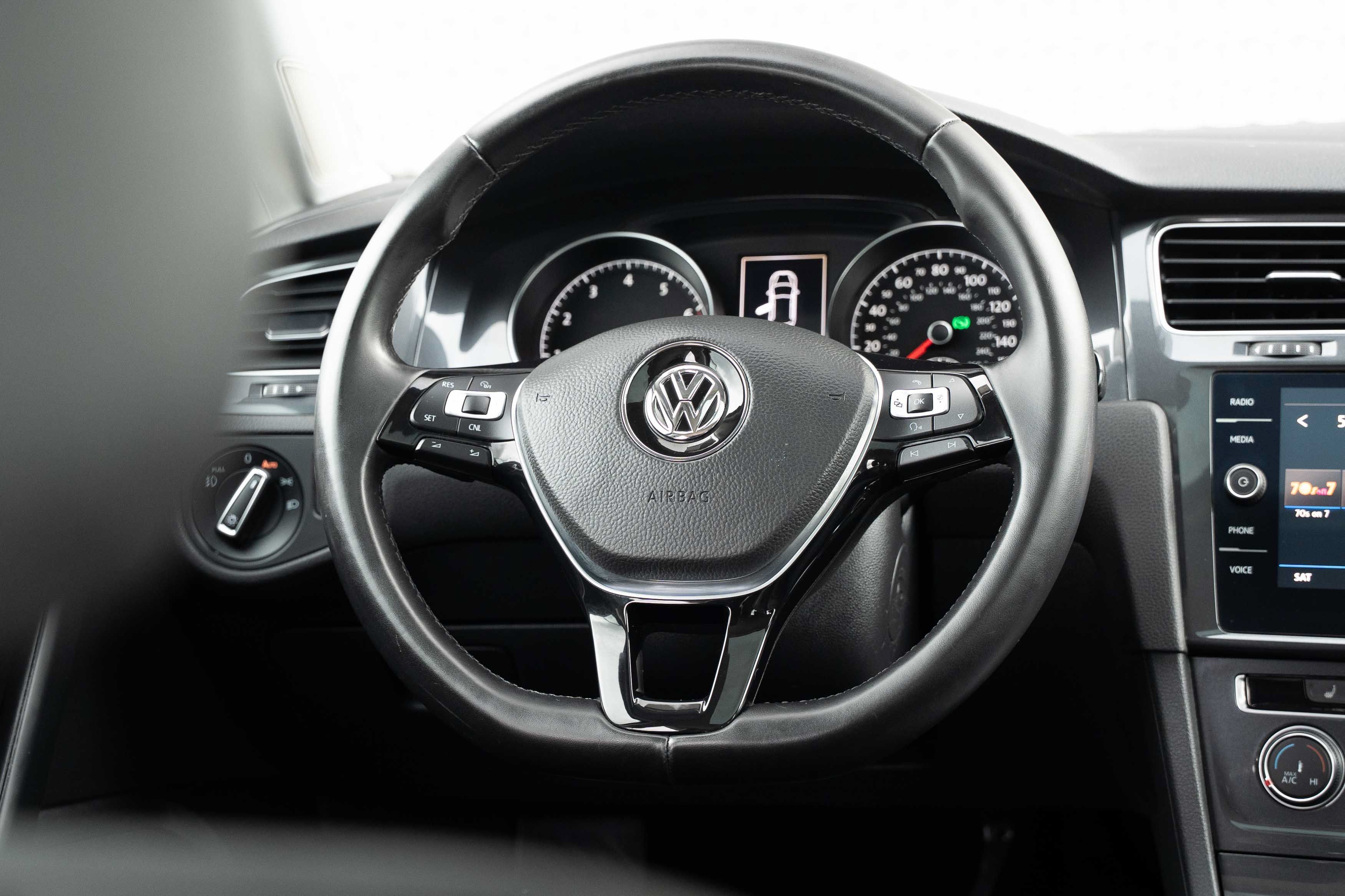 Used 2018 Volkswagen Golf SE FWD image 9