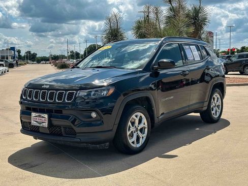 Used 2025 Jeep Compass Latitude AWD/4WD image 7