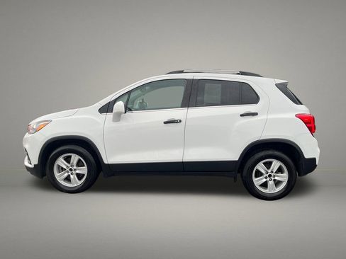 Used 2020 Chevrolet Trax LT w/ LT Convenience Package FWD image 2