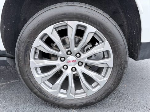 Used 2022 GMC Yukon Denali w/ Denali Premium Package image 25