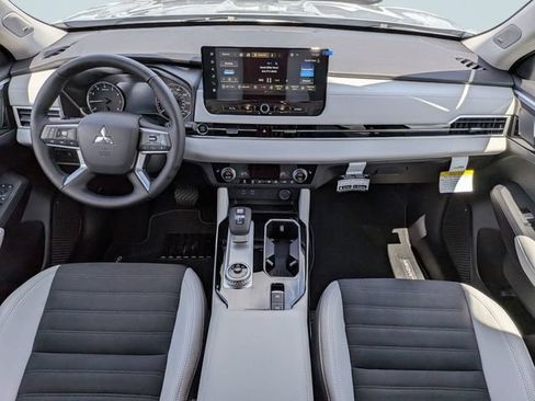New 2026 Mitsubishi Outlander SE FWD image 13